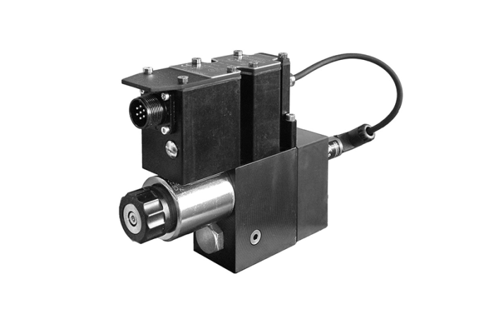 PZE3J* Proportional 3-port pressure reducing valves, pilot operated, with on-board electronics and pressure feedback - Görsel 1